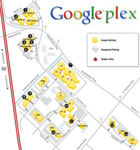 Il googleplex, situato al 1600 di Amphitheatre Parkway a Mountain view, in California, prima di essere acquistato dal colosso del web, apparteneva alla compagnia specializzata in grafica Silicon Graphics SGI, ma non aveva nulla a che vedere con ciò che è oggi. Google ha ottenuto il leasing per il complesso architettonico nel 2003, affidando allo studio di architetti Cive Wilkinson Architets la totale ristrutturazione degli interni. Nel 2006 Google ha definitivamente acquistato, per la cifra di 319 milioni di dollari, i terreni su cui giacevano gli uffici: una superficie complessiva di 110 mila metri quadri. Solo 7 anni dopo la decisione di espandere il complesso per oltre 92 mila metri quadri, in un’area adiacente al complesso originario, che affaccia sulla baia di San Francisco. Costo stimato: 120 milioni di dollari. L’ultima spesa registrata per l’espansione del campus risale a Novembre 2018: Google ha acquistato un intero parco, anch’esso adiacente alla struttura per la cifra di un miliardo di dollari.