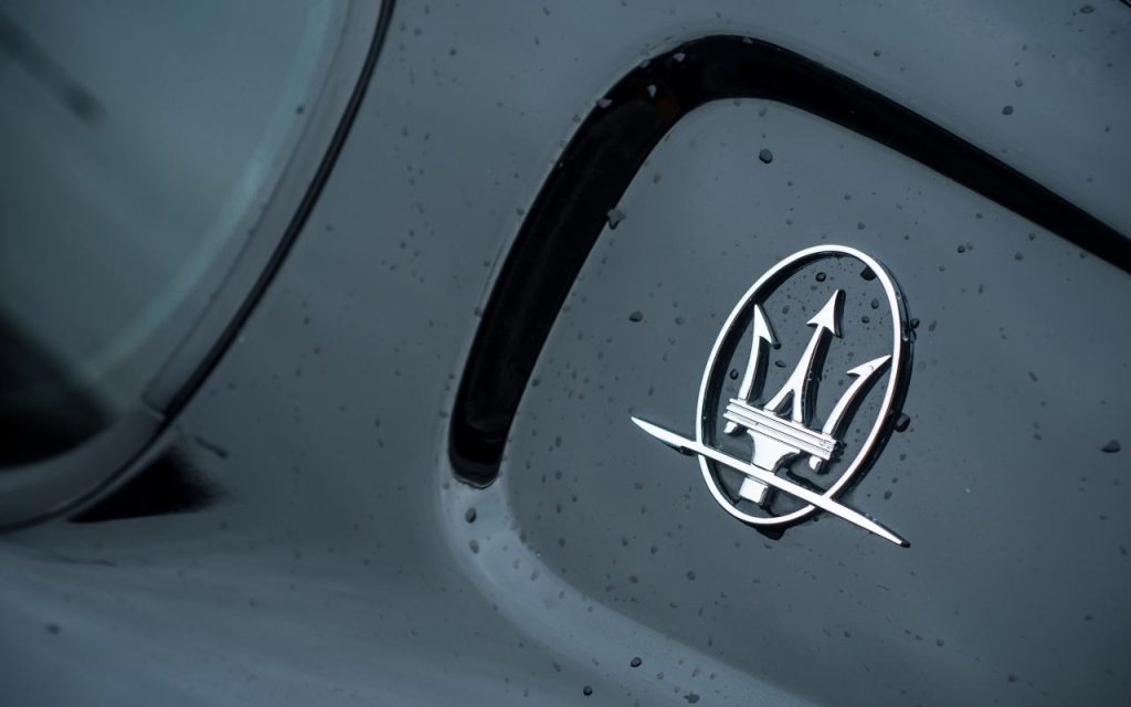 simbolo maserati su auto